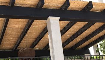 Pergola con vigas de abeto con canyizo y policarbonato